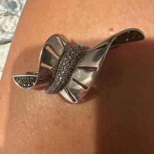 Elegant Silver Women's Jewelry Broach